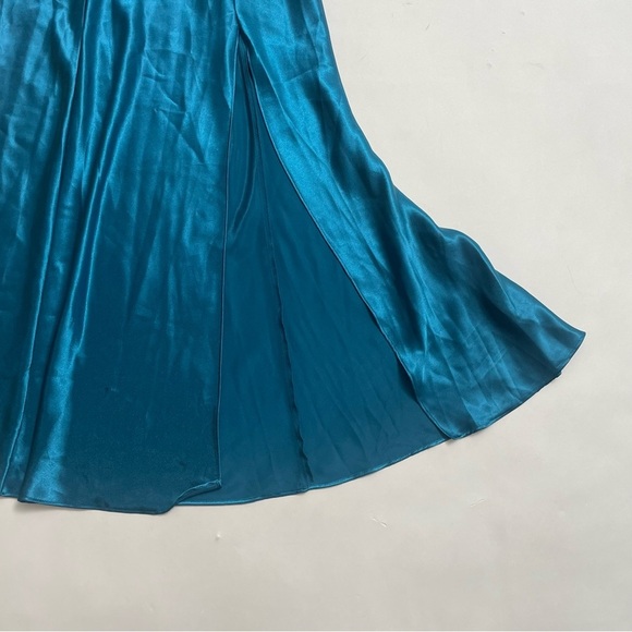 VINTAGE VICTORIA’S SECRET teal slip with high slit - Picture 9 of 9